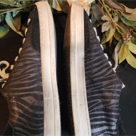 P448 JOHN ZEBRA METALLIC STRIPE BLACK SNEAKER SIZE 40 (9/9.5) - Picture 6 of 11